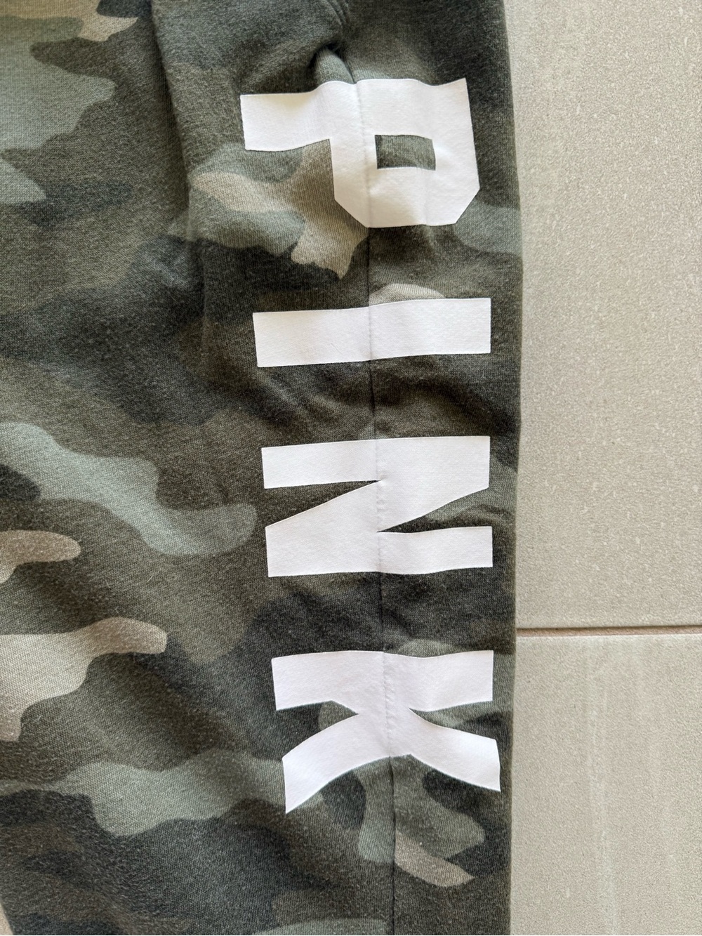 PINK Victoria’s Secret Camo Fleece Jogger Sweatpants Women’s L Logo - Picture 4 of 13